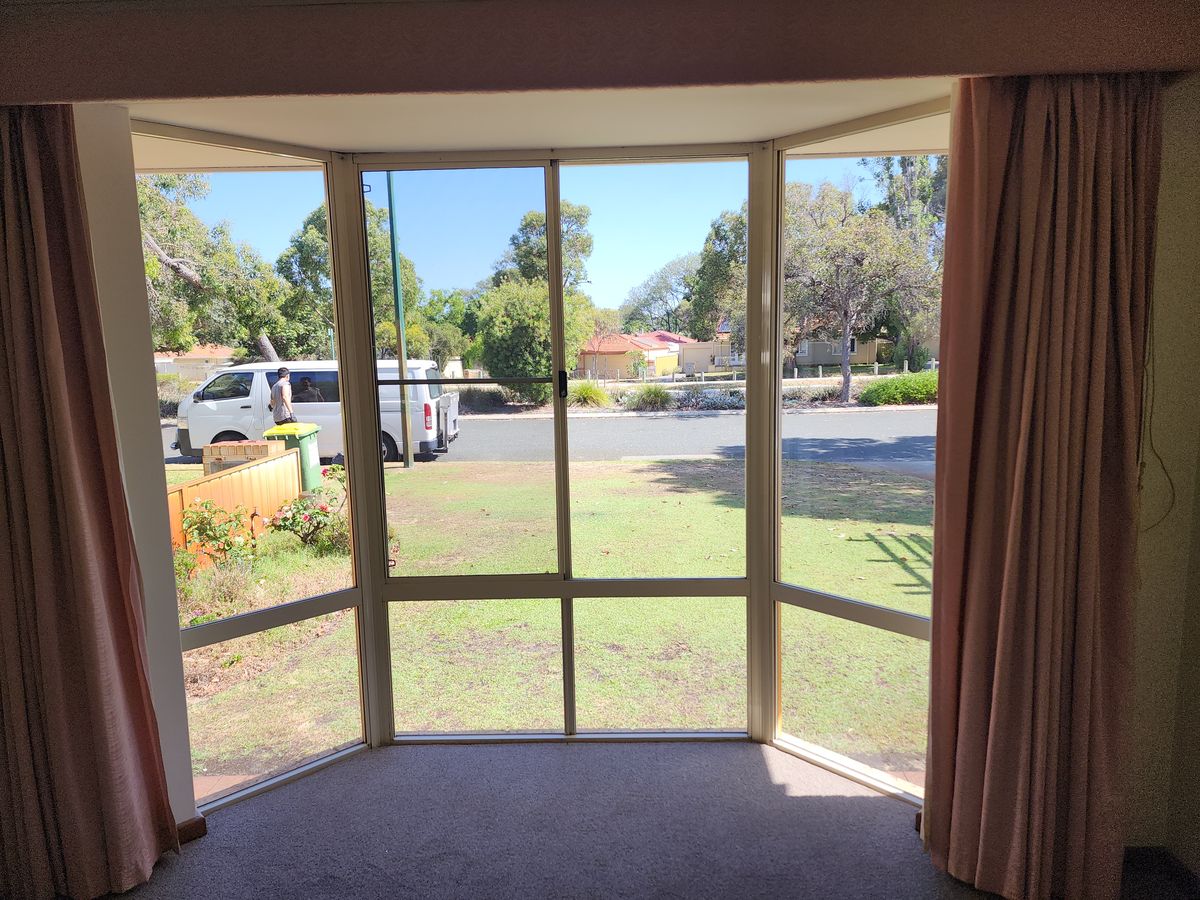 Bay window fully reglazed — Como, after
