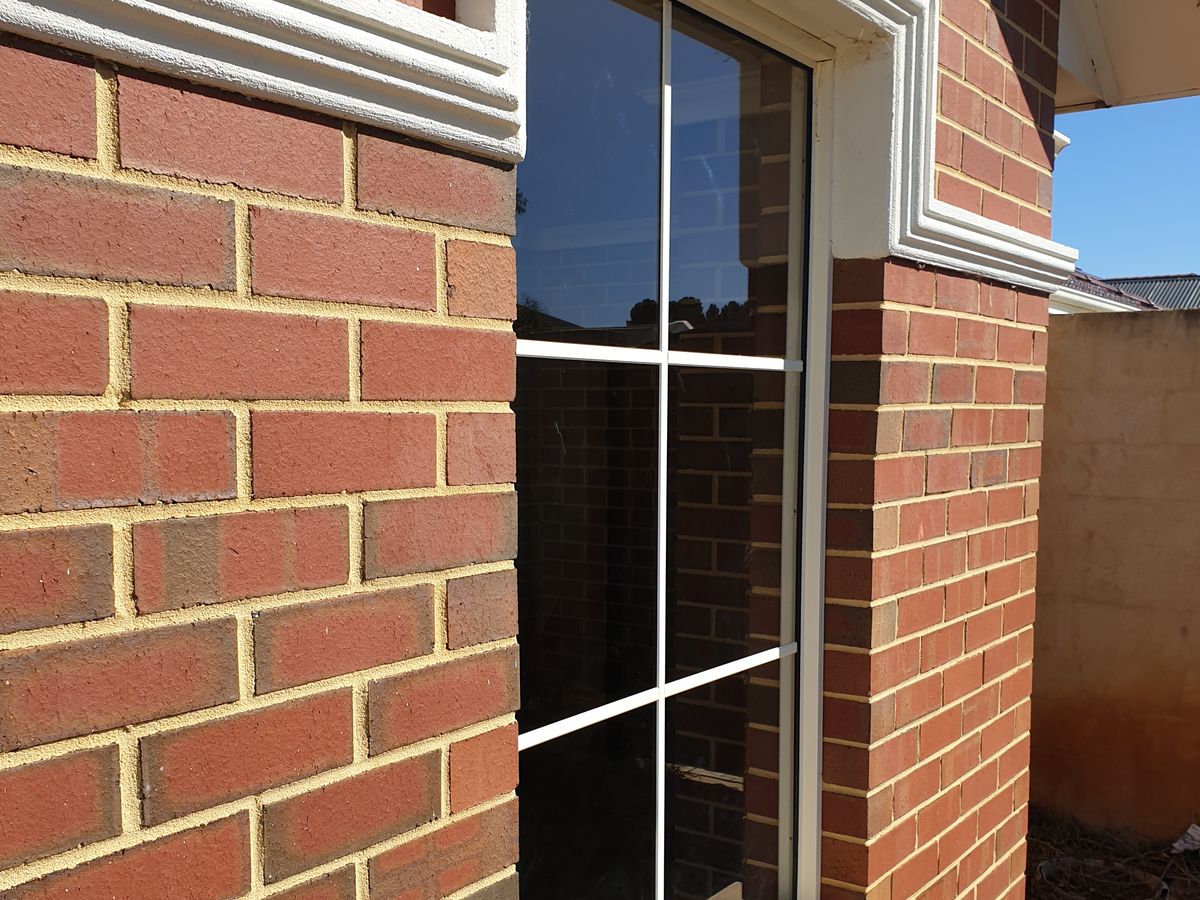 Feature window with new pane installed — Ellenbrook, after